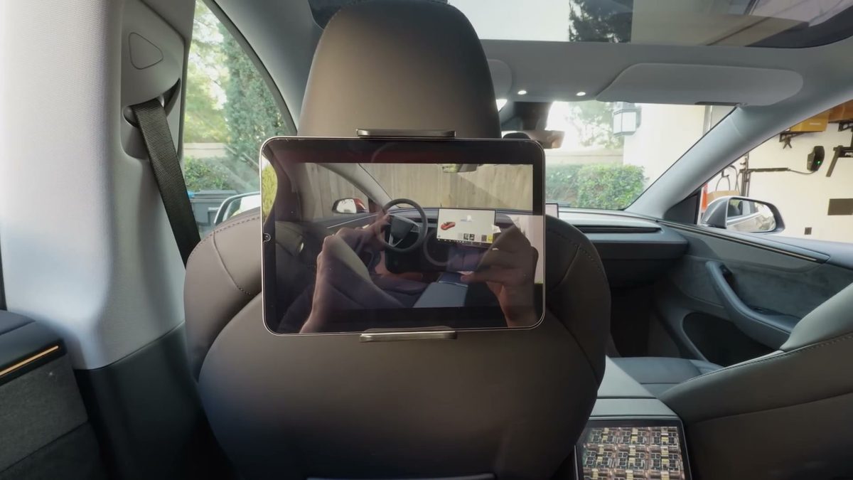 Tablet Mount in Ryan Shaw's Tesla